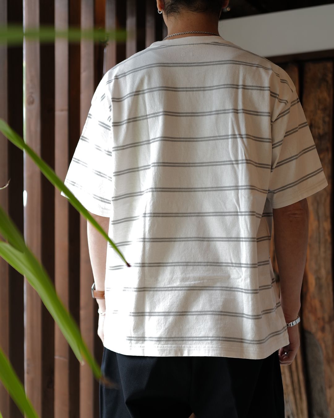 BORDER T-SHIRT  [WHITE x GRAY]