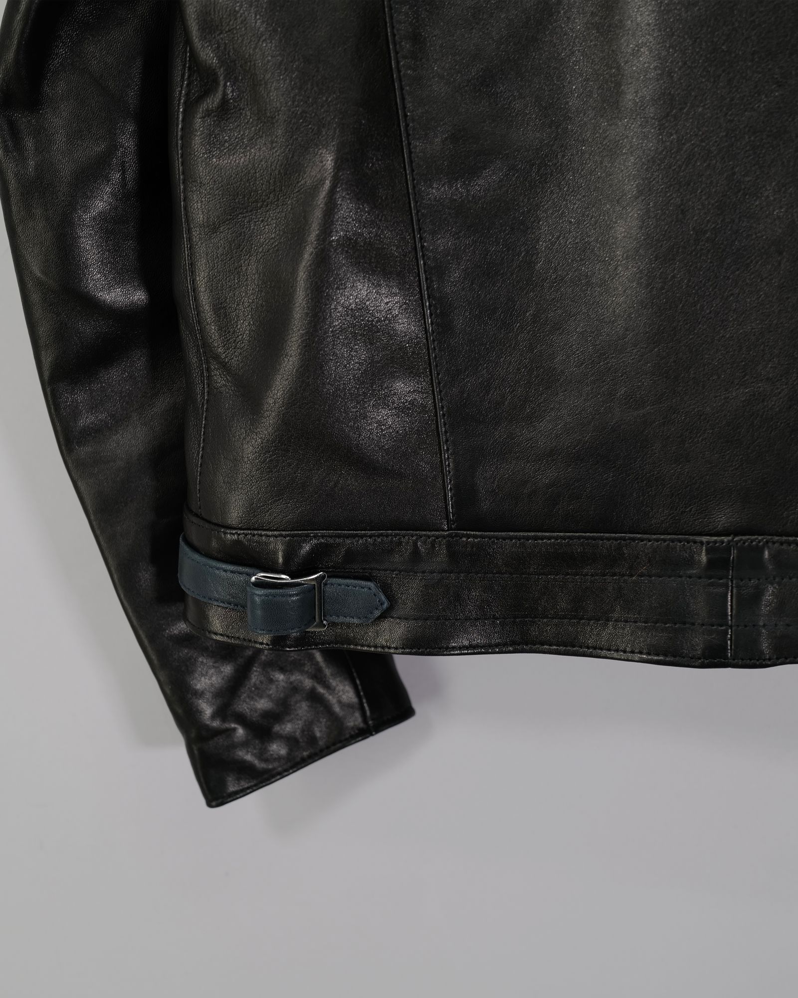 Cyclone -サイクロン- 【Tight-Fit】   (シープレザー / 裏地:ブラックニット/ベージュジップ) Black x Navy