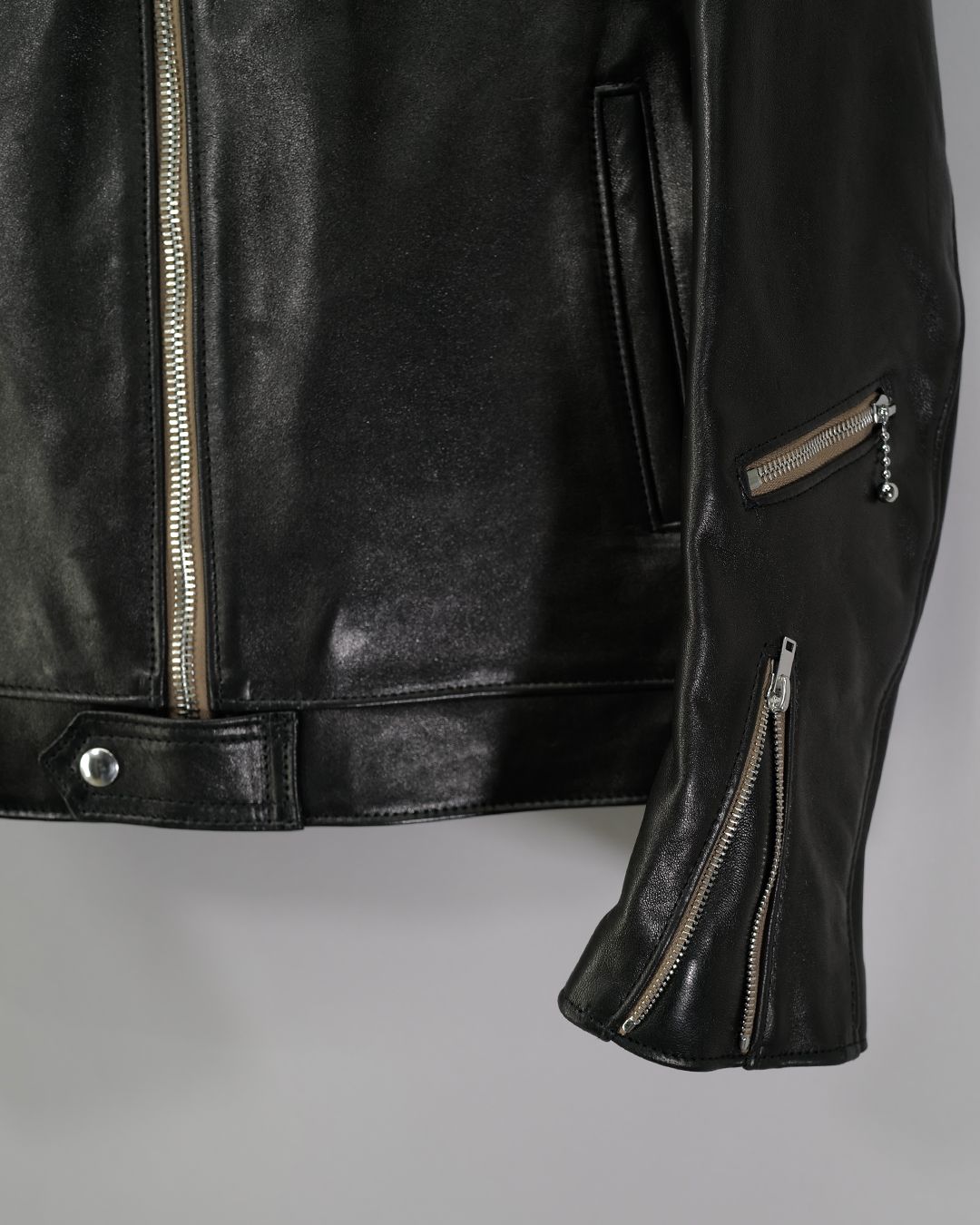 Dominator -ドミネーター- 【Slim-Fit】   (シープレザー / 裏地:タータンチェック / ベージュジップ)Black