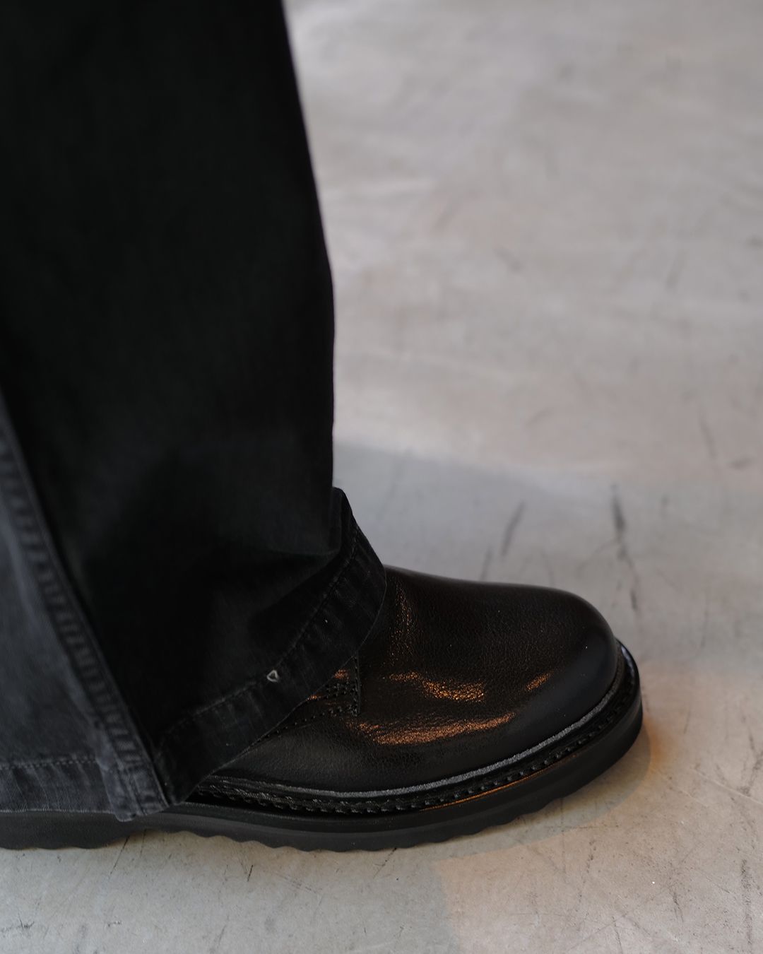 TRAMPLER SHOE  Black Supple Cow Hide