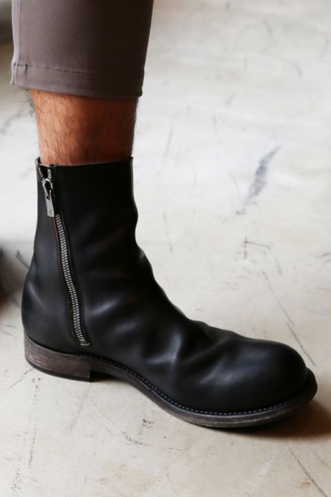 KAZUYUKI KUMAGAI定番のチノカーブパンツのコーディネート。