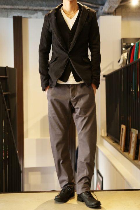 凄く小さめ!BACKLASH麻ストレッチ製品染めのジャケットとベストのSサイズ着用。