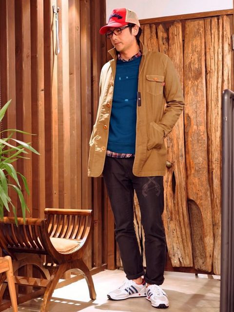 クルーネックスウェットとショップコート。今年イチオシの春の装いです。