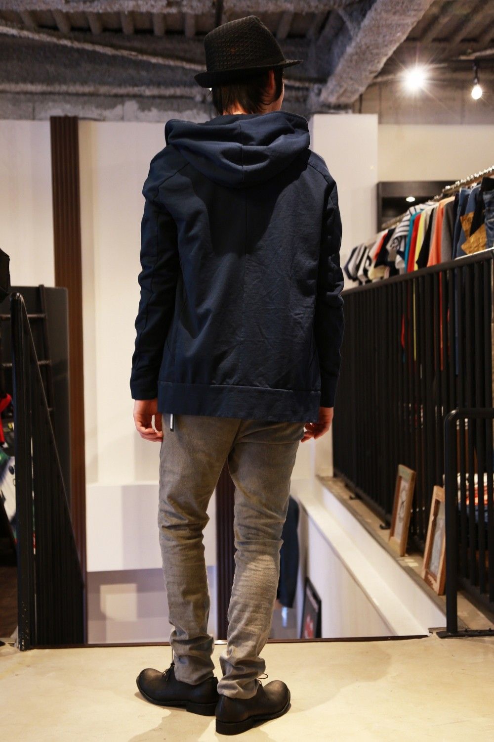 BACKLASHサルエルパンツでコーディネート③