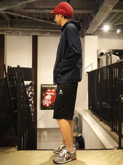 高級スポーツカジュアルスタイル。