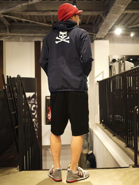 高級スポーツカジュアルスタイル。