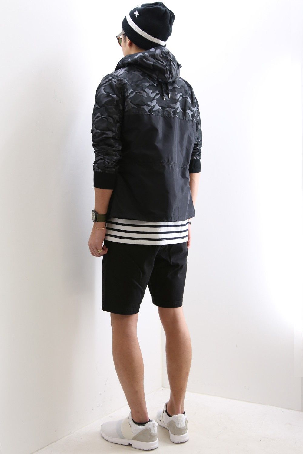 BORDER T-SHIRTS Style