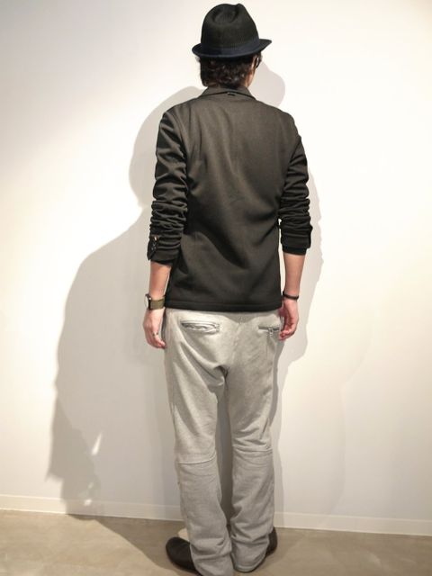 カジュアルダウンしたスタイリング