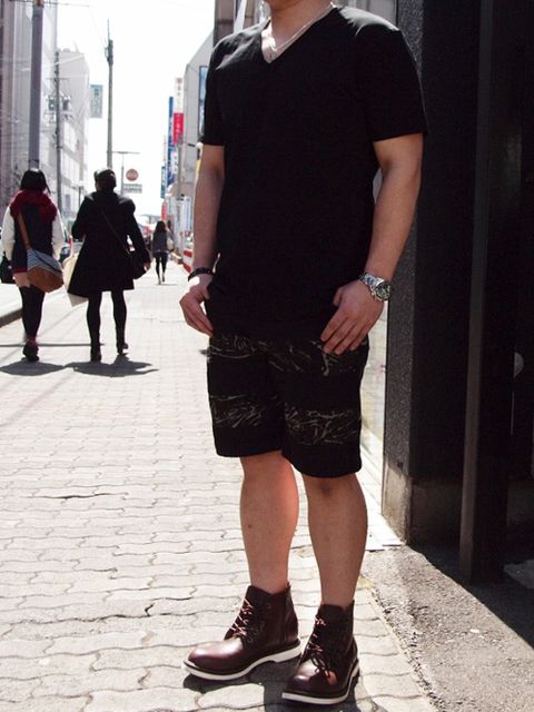 roarブラック&スワロ&カモショーツスタイル