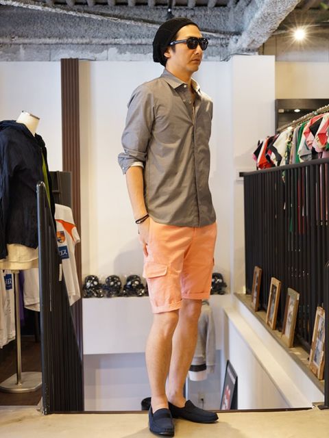 照り付ける太陽…。そんな日をイメージした初夏スタイルです。