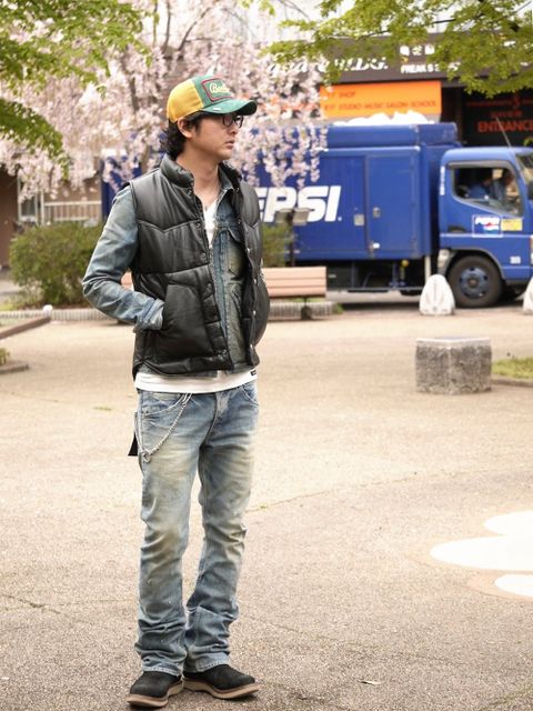 縦長シルエットのアメカジスタイル。デニムのセットアップはストレッチが効いていて動きやすいです。