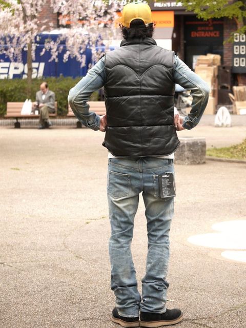 縦長シルエットのアメカジスタイル。デニムのセットアップはストレッチが効いていて動きやすいです。