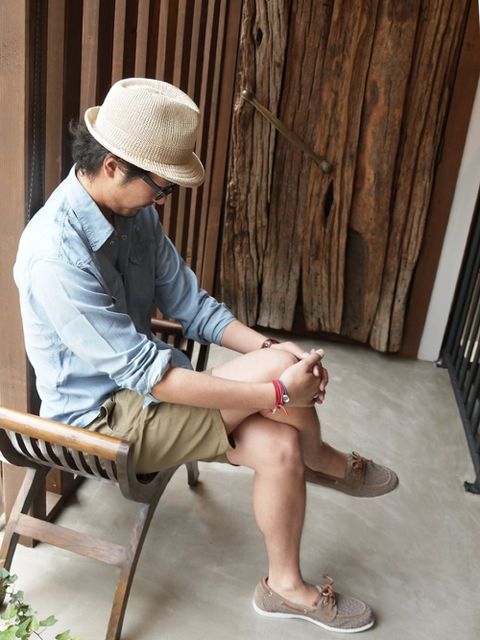 リゾート感ある、ショートパンツスタイル。