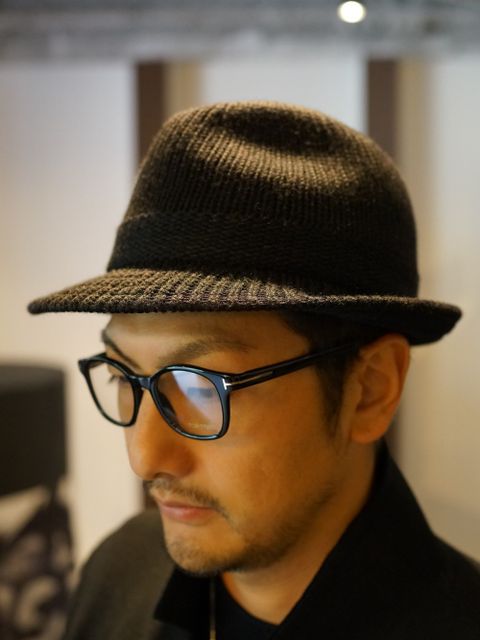 インテリジェンスな雰囲気に仕上げたスタイル。