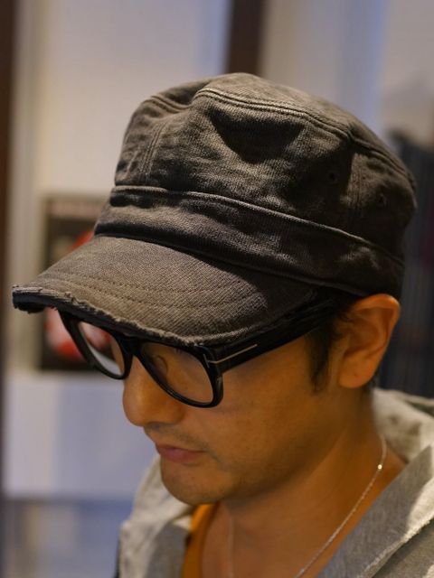 フードベスト+七分袖スタイル。
