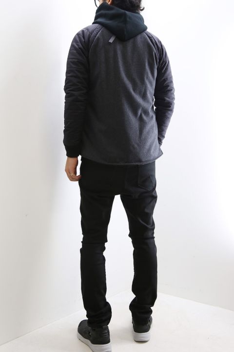 BLACKをメインカラーに