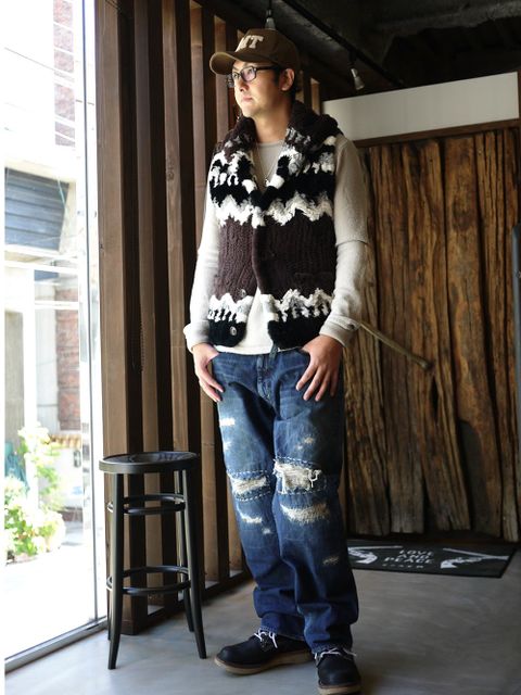 秋らしいアースカラー
たまにはこんな野暮ったくルーズなスタイルで。