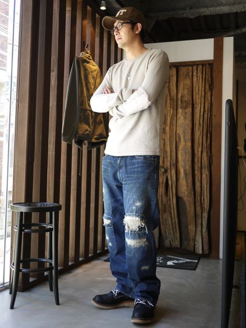 秋らしいアースカラー
たまにはこんな野暮ったくルーズなスタイルで。