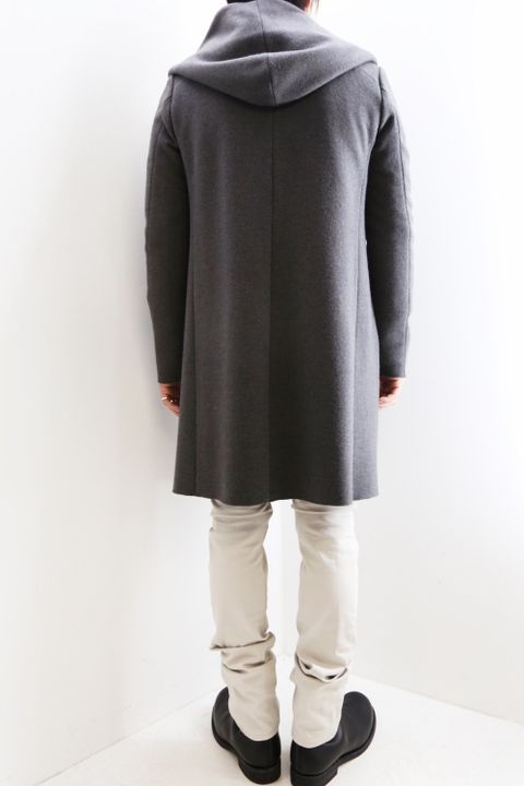 グレーのワントーンコーディネート。