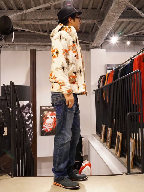 ボアパーカーをカウチンニット風に着用。お得感もあって嬉しいのです。