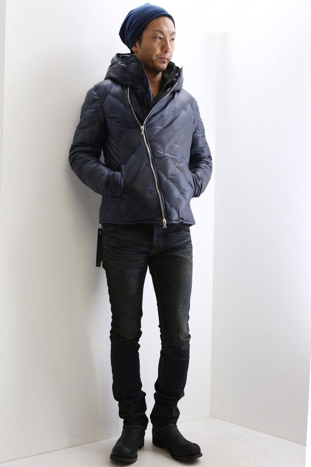 人気アイテムBACKLASHのレザーダウンスタイル　BLUE