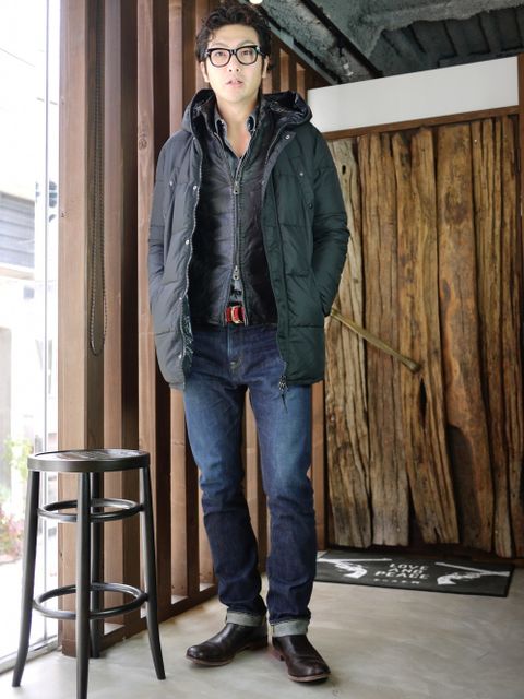 ロング丈のダウンにインナーにレザーをさした最強防寒スタイル。