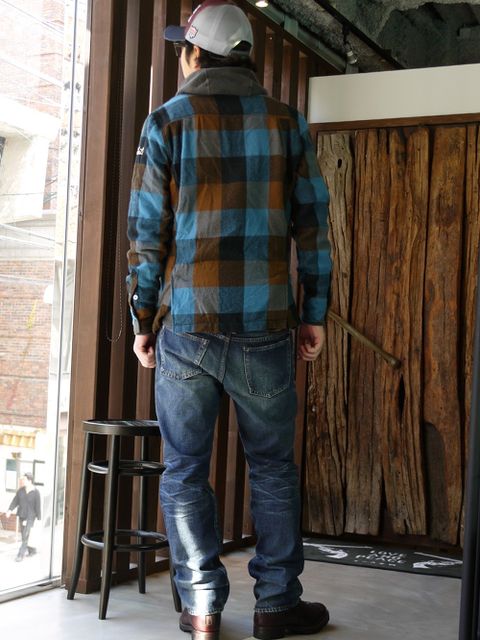 ダウンベストを使用した直球アメカジスタイル。