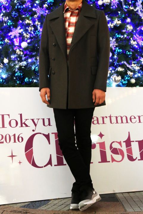 インにチェックシャツを使ったコートスタイル