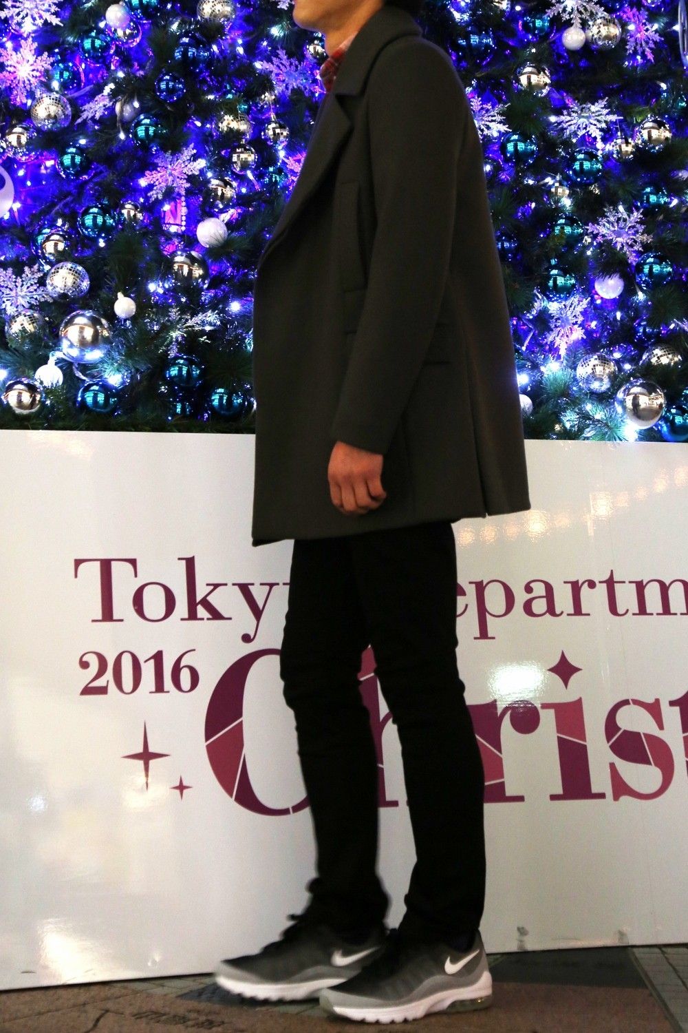 インにチェックシャツを使ったコートスタイル