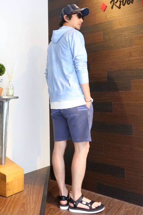 ショートパンツスタイル