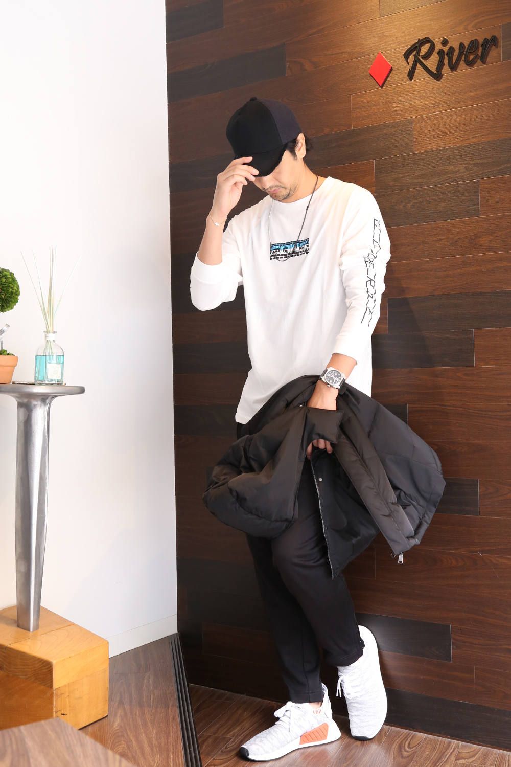 Tシャツxダウンベストスタイル