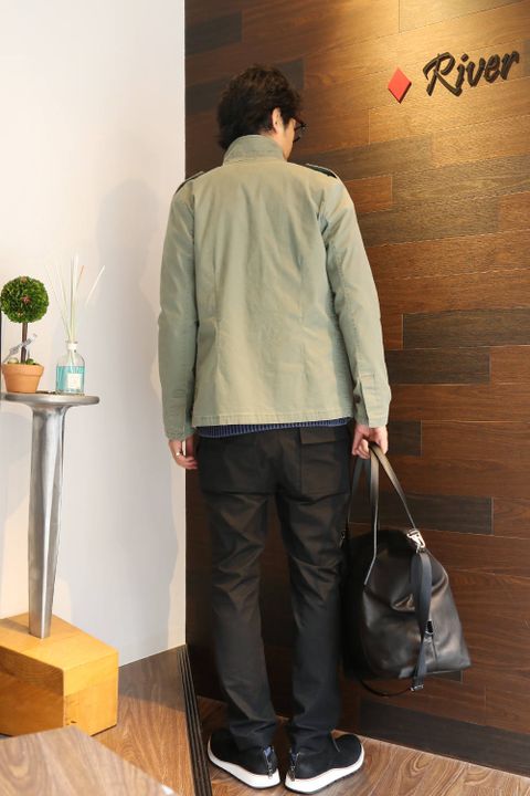 River 別注アイテム タイトベイカーパンツを使ったスタイル