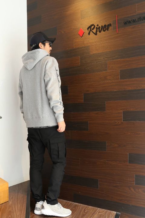 converse tokyoのパーカーを使ったスタイル