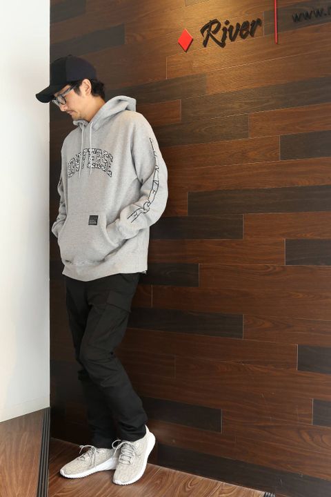 converse tokyoのパーカーを使ったスタイル