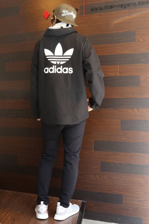 adidasのHARD SHELL JACKET を使ったスタイル