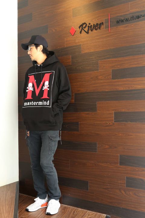 mastermind JAPANのパーカーを使ったスタイル