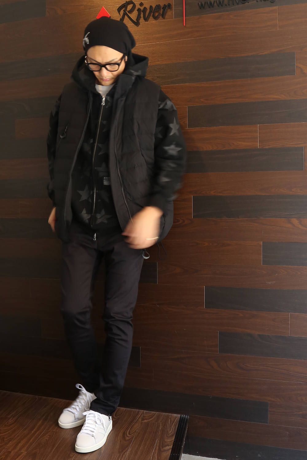BLACKメインで