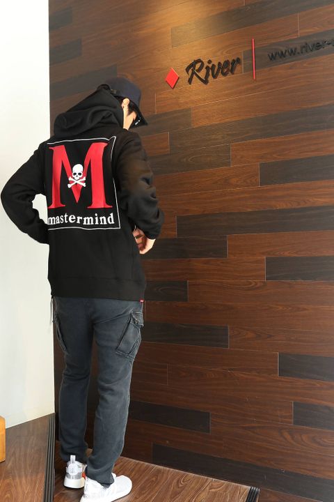mastermind JAPANのパーカーを使ったスタイル