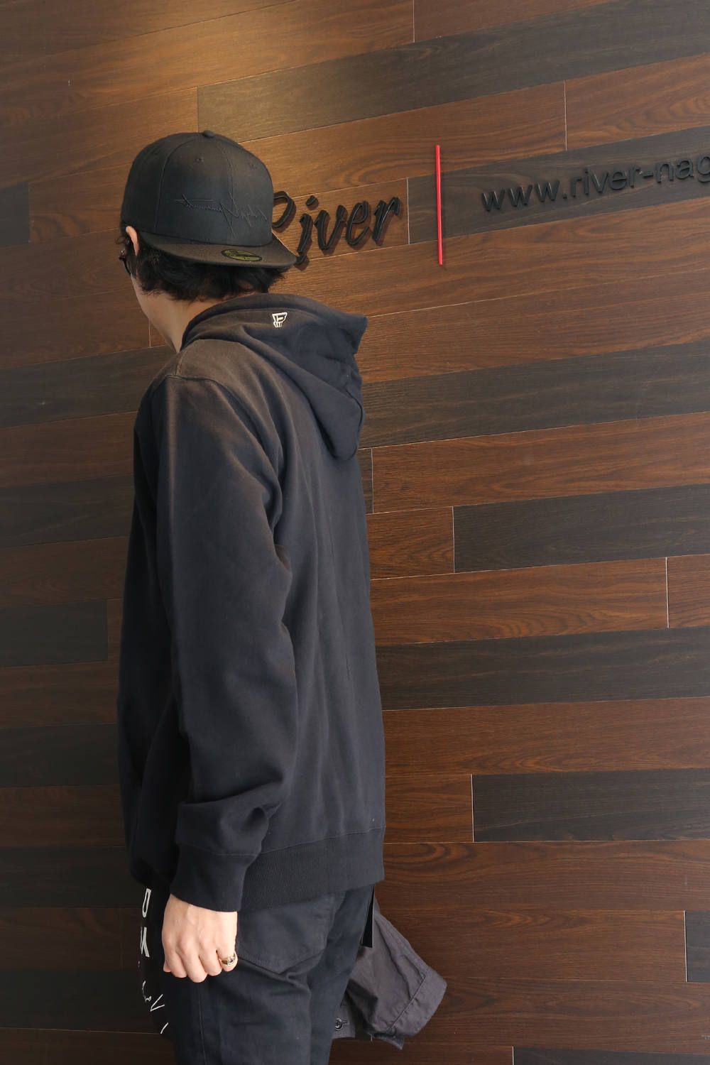 yohji x NEW ERAメインにスタイリング