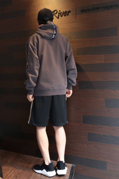 春のショートパンツスタイル①