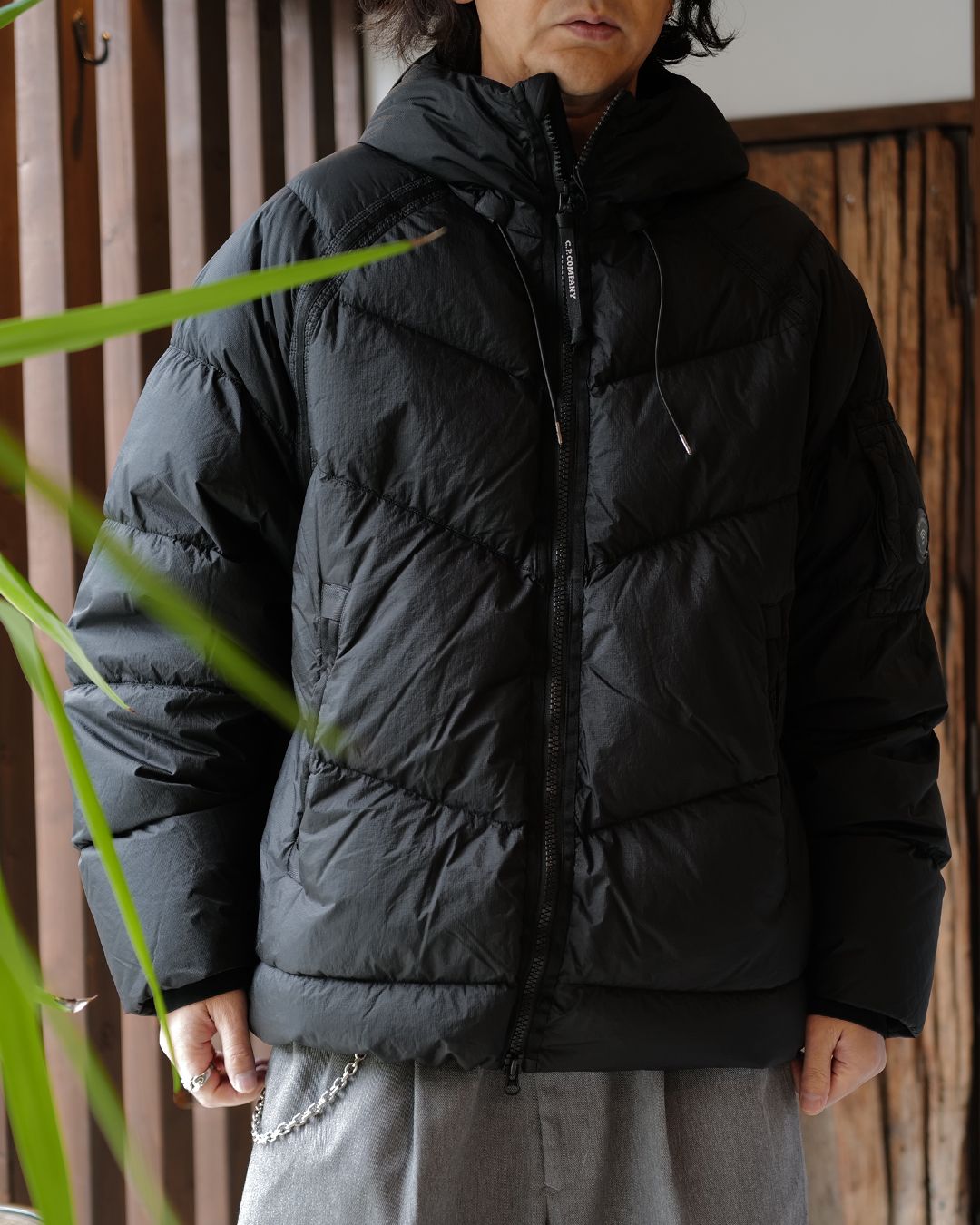 Down Shield Lens Hooded Puffer [BLACK]