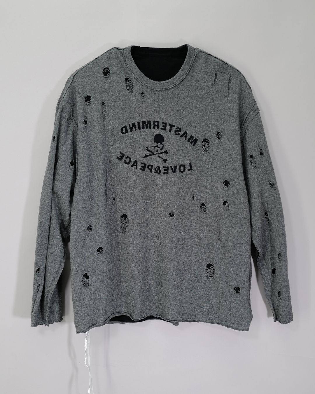 【MASTERMIND WORLD】 REVERSIBLE DISTRESSED TEE   BLACK x TOP GRAY