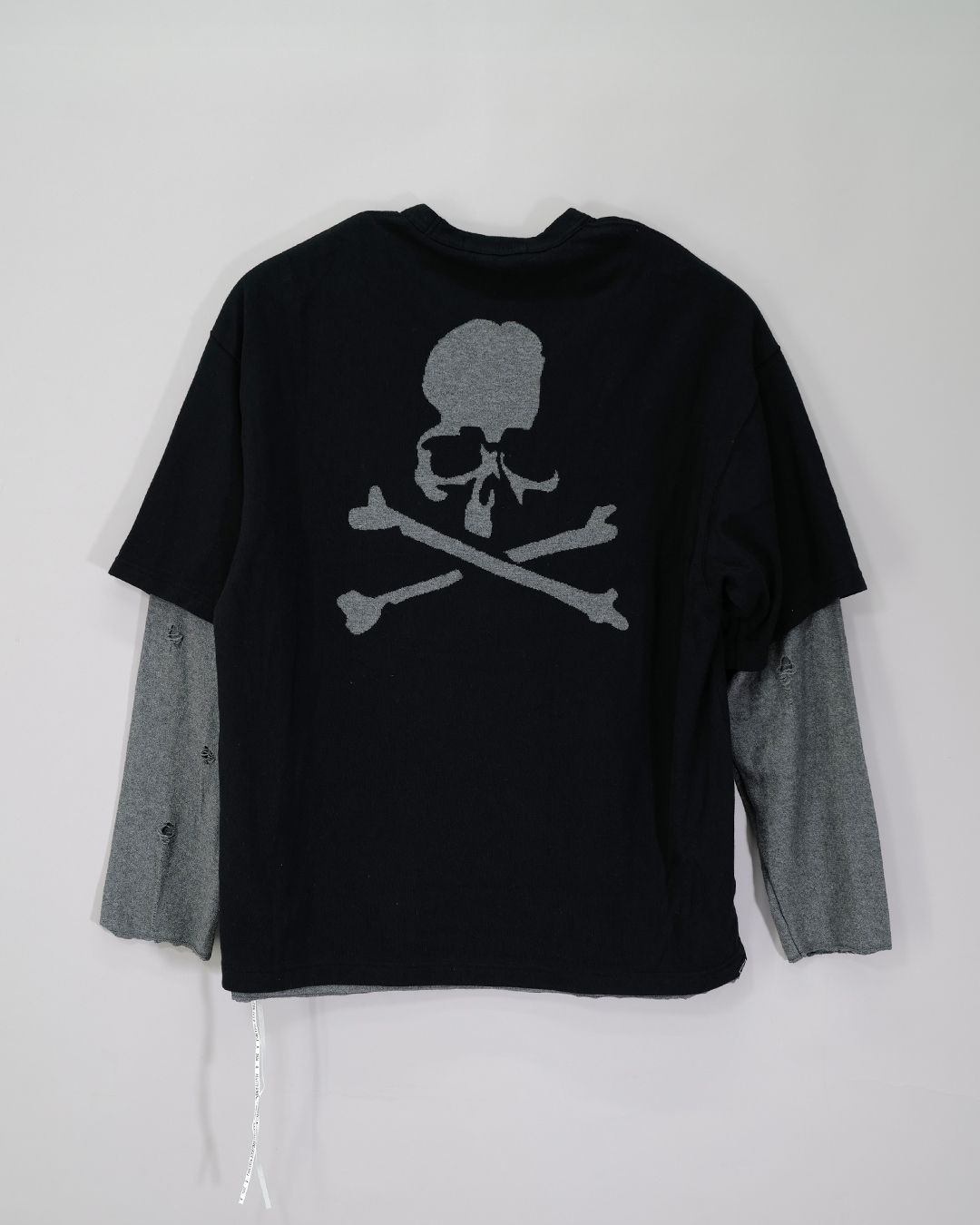 【MASTERMIND WORLD】 REVERSIBLE DISTRESSED TEE   BLACK x TOP GRAY
