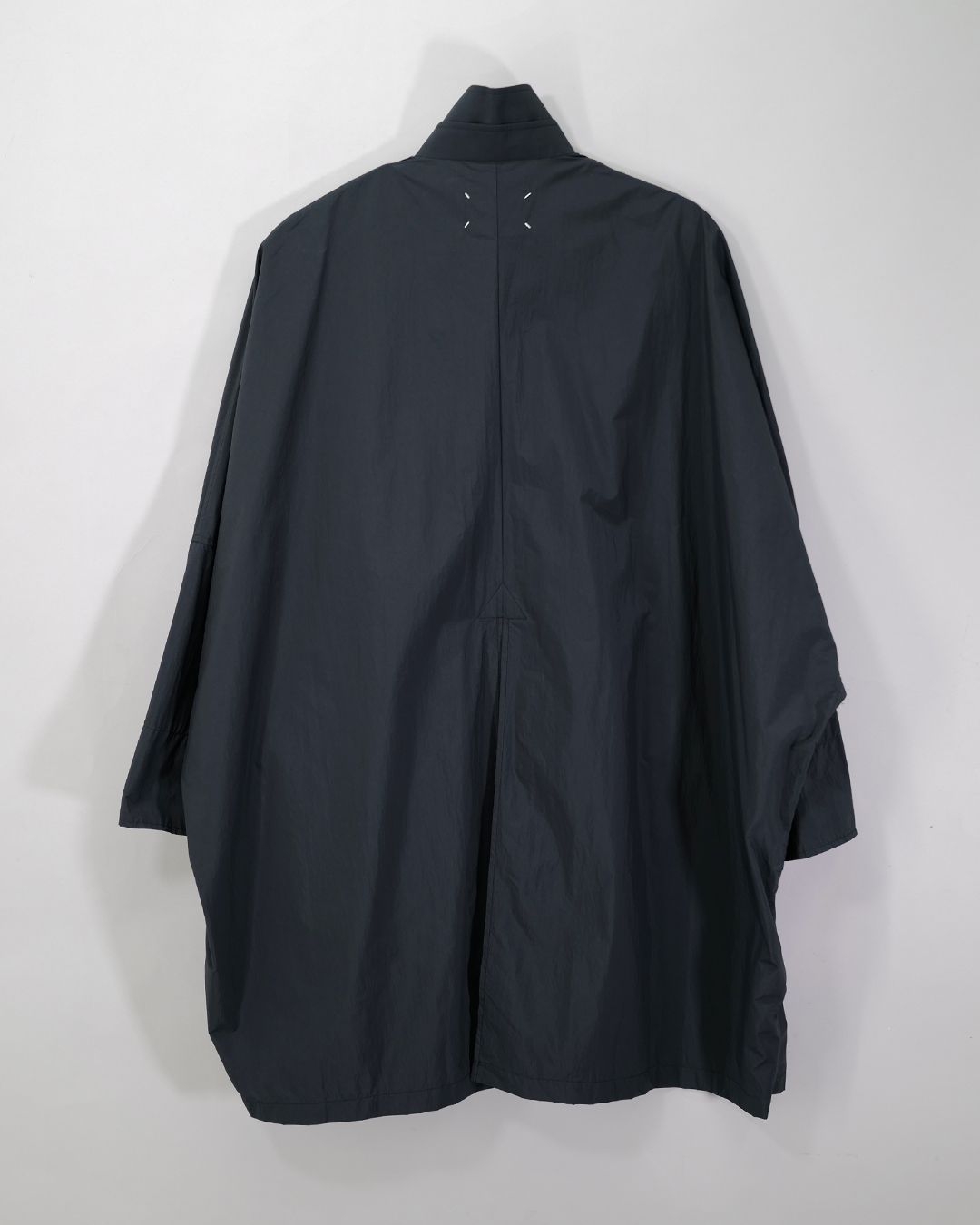 OVERSIZE RAIN COAT .