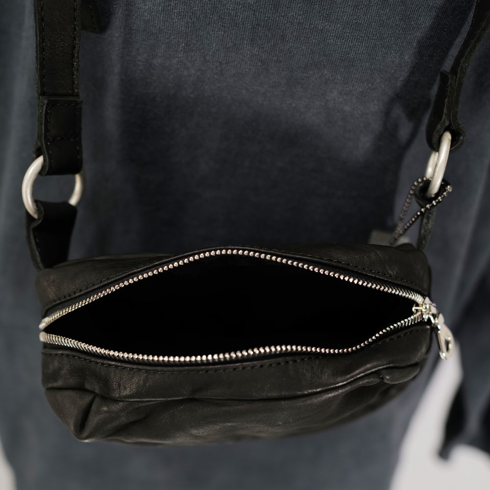 ISAMU KATAYAMA BACKLASH - DOUBLE SHOULDER GARMENT-DYED SHOULDER POUCH Black  | River