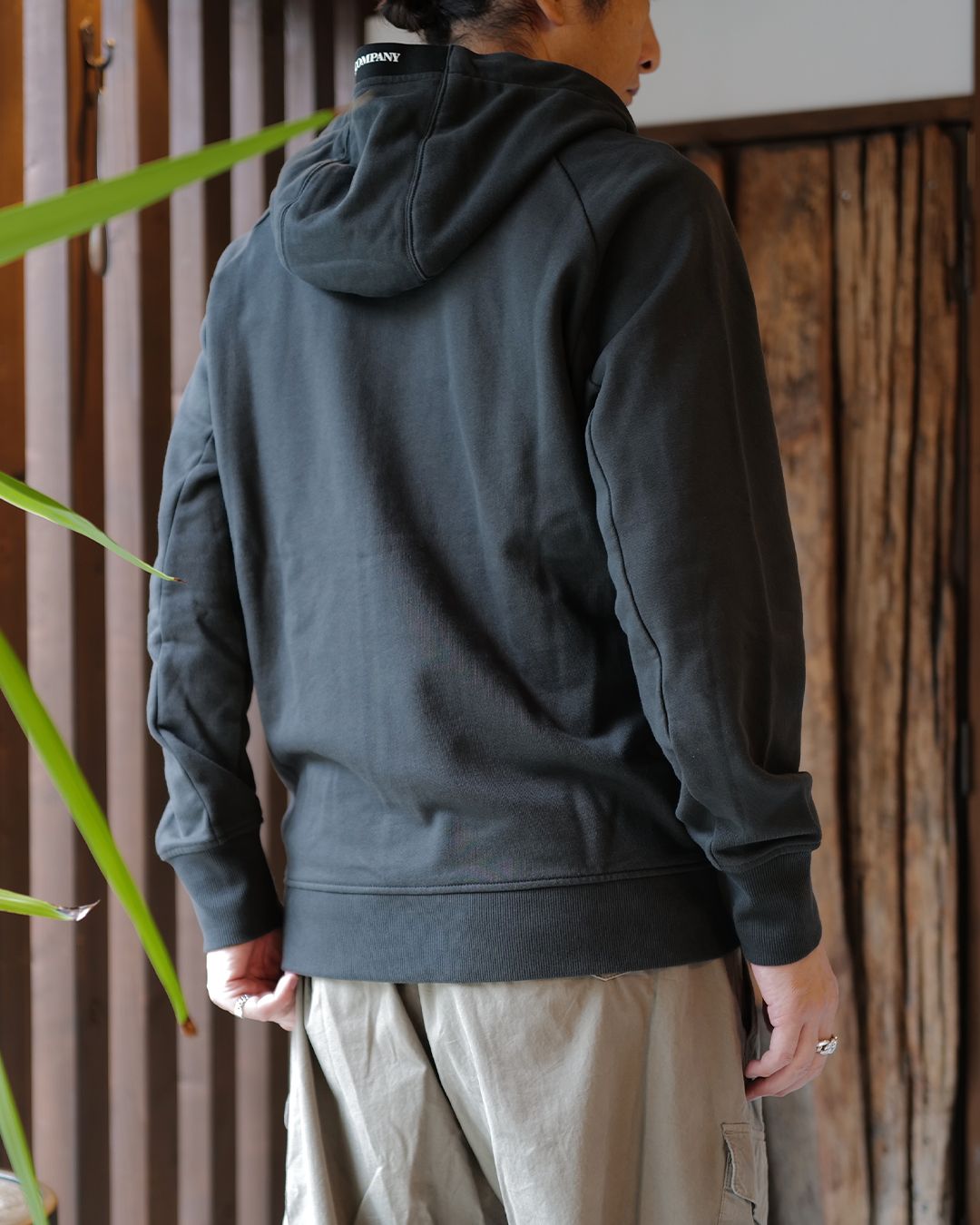 Diagonal Raised Fleece Goggle Zip Sweatshirt RAVEN