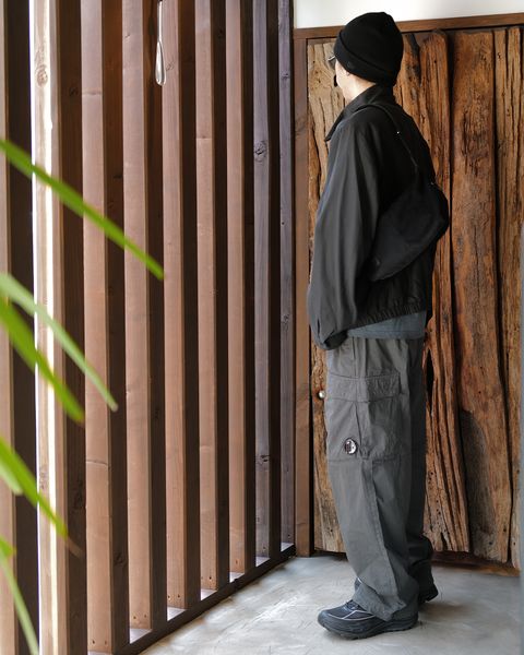 C.P. COMPANY -MICRO-REPS BOXY CARGO LENS PANTS Gunmetal-