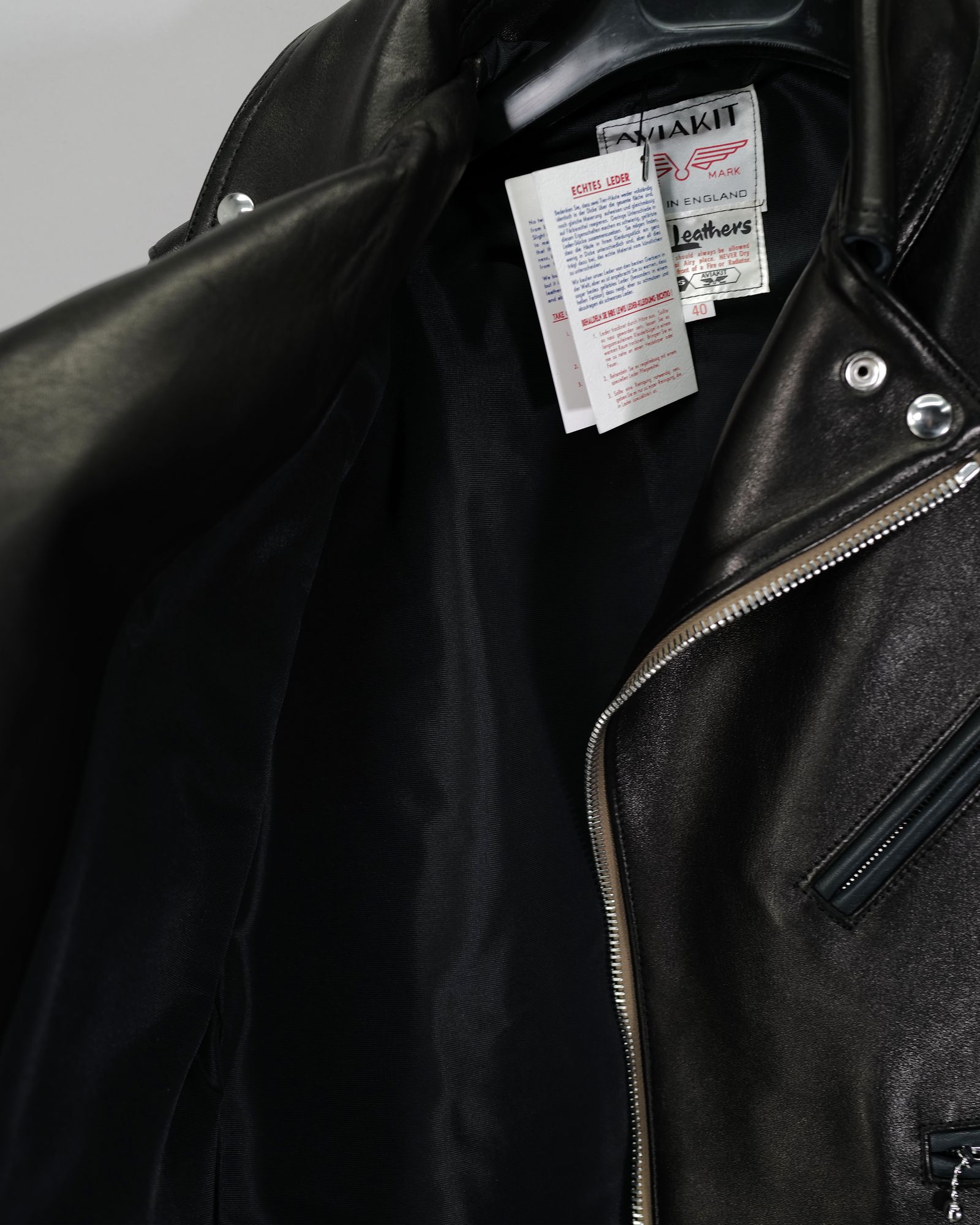 Cyclone -サイクロン- 【Tight-Fit】   (シープレザー / 裏地:ブラックニット/ベージュジップ) Black x Navy