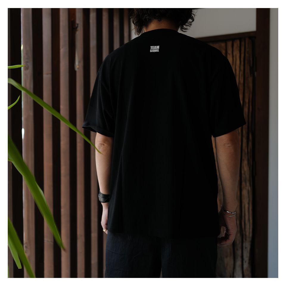 SQ-25SS-ST-09 T-SHIRT  BLACK