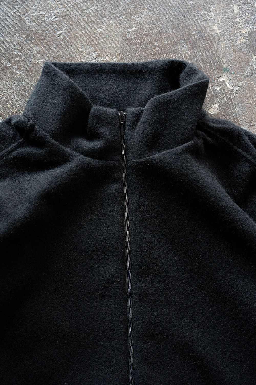 【26AW】カシミア混ジップブルゾン(BLACK)